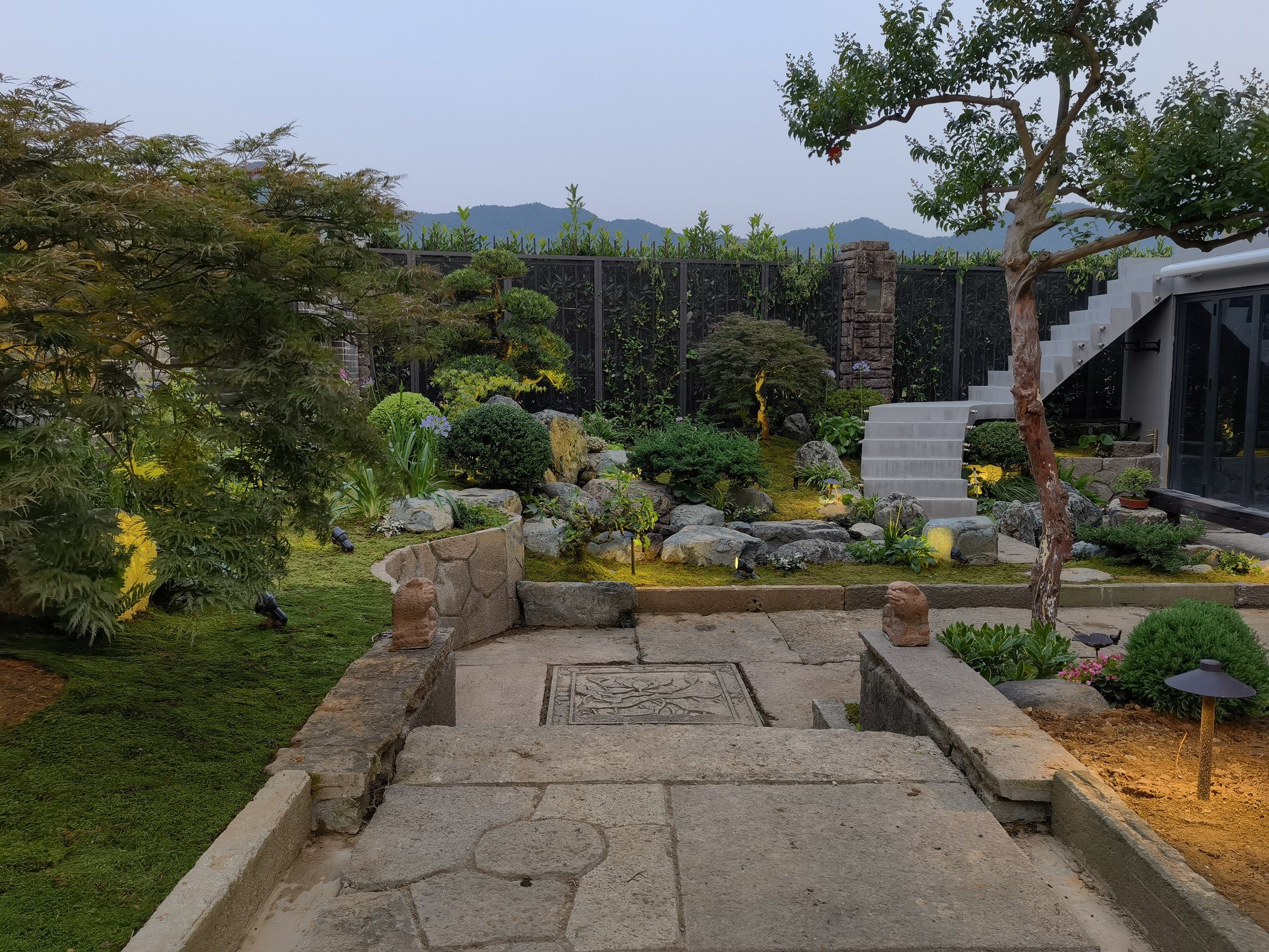 山石、苔庭与院落主景